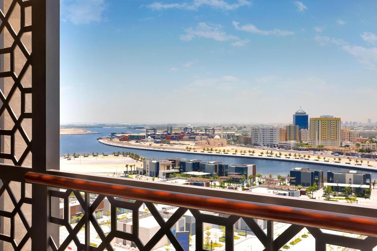 Ajman Saray, A Luxury Collection Resort, Adzsmán Kültér fotó View of the port of Suez