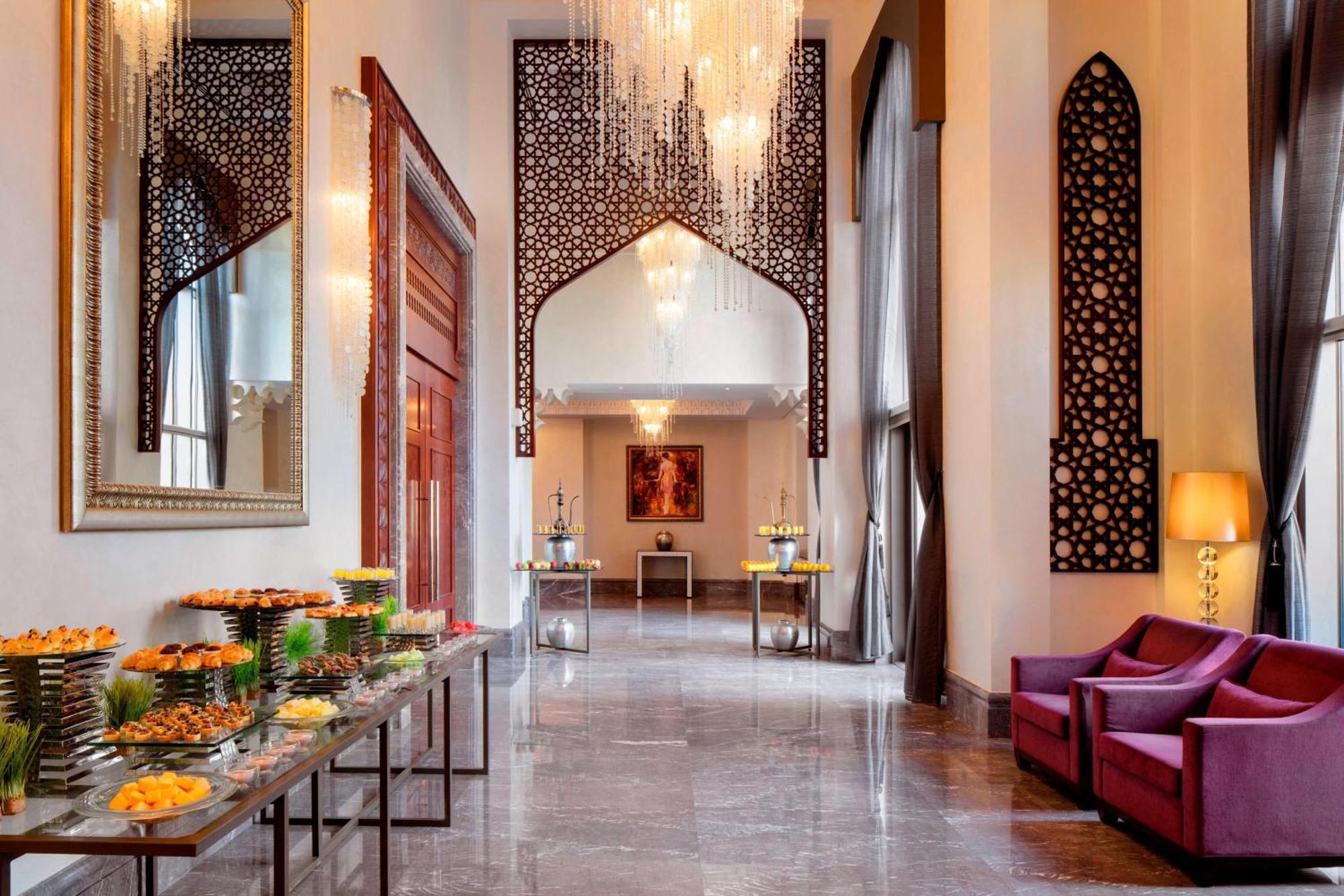 Ajman Saray, A Luxury Collection Resort, Adzsmán Kültér fotó The lobby of the hotel