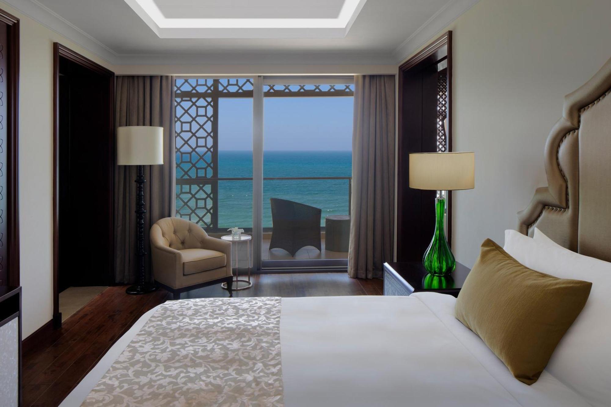 Ajman Saray, A Luxury Collection Resort, Adzsmán Kültér fotó A bedroom at the hotel