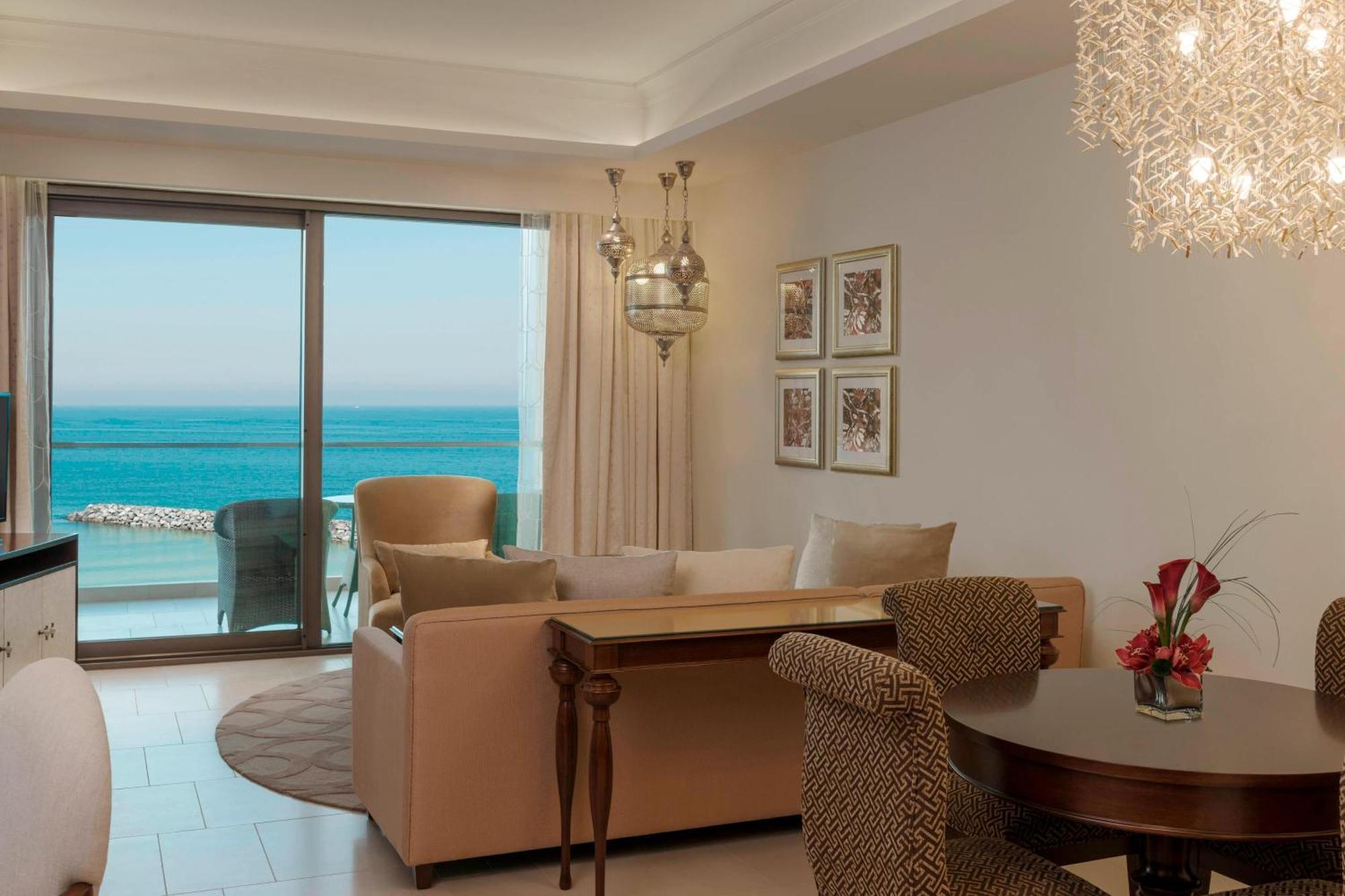 Ajman Saray, A Luxury Collection Resort, Adzsmán Kültér fotó A suite at the Jumeirah Atlantis